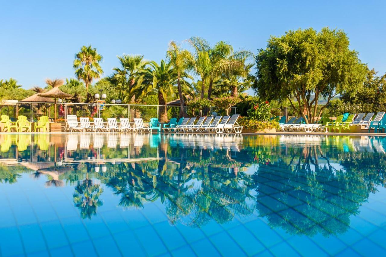 3 Bedroom Chalets Camping Lei Suves - Joycasa Roquebrune-sur Argens Εξωτερικό φωτογραφία