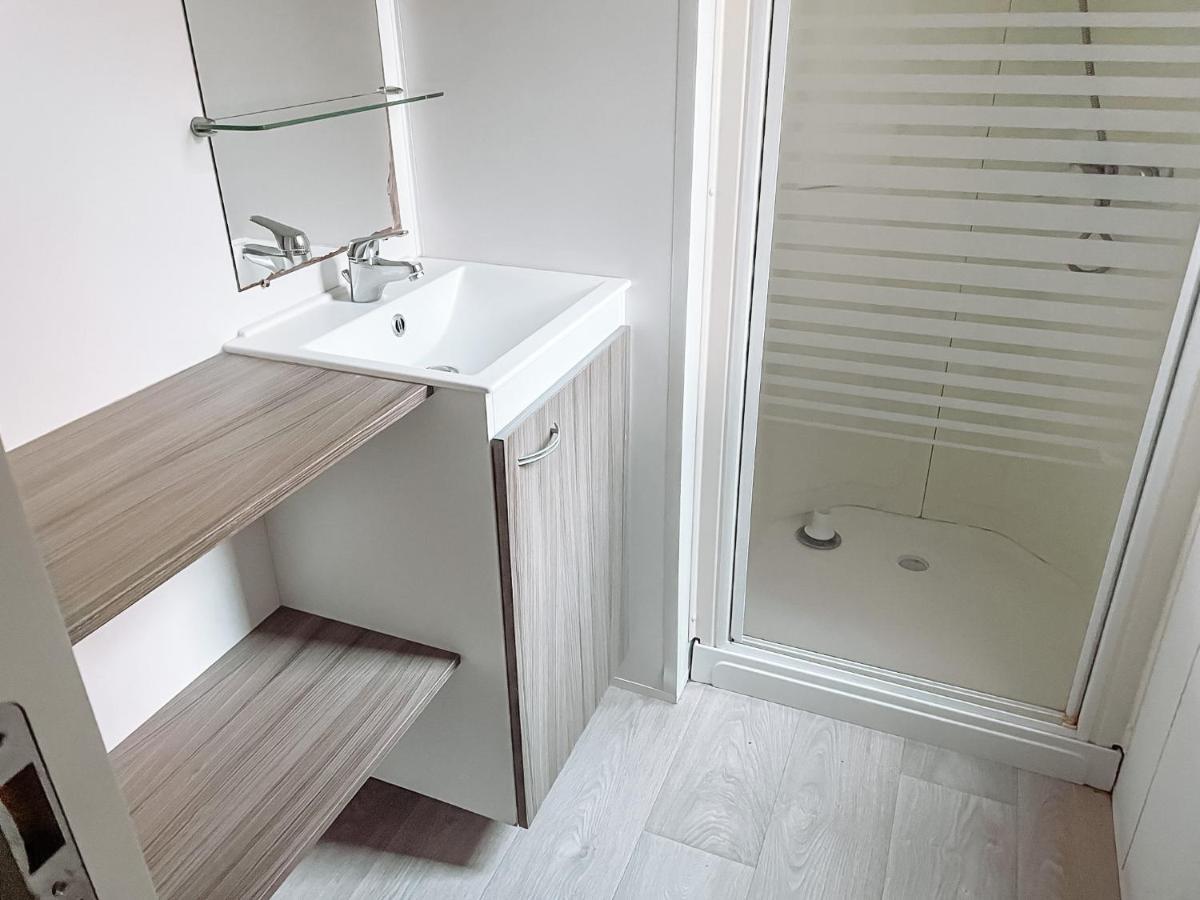 3 Bedroom Chalets Camping Lei Suves - Joycasa Roquebrune-sur Argens Εξωτερικό φωτογραφία
