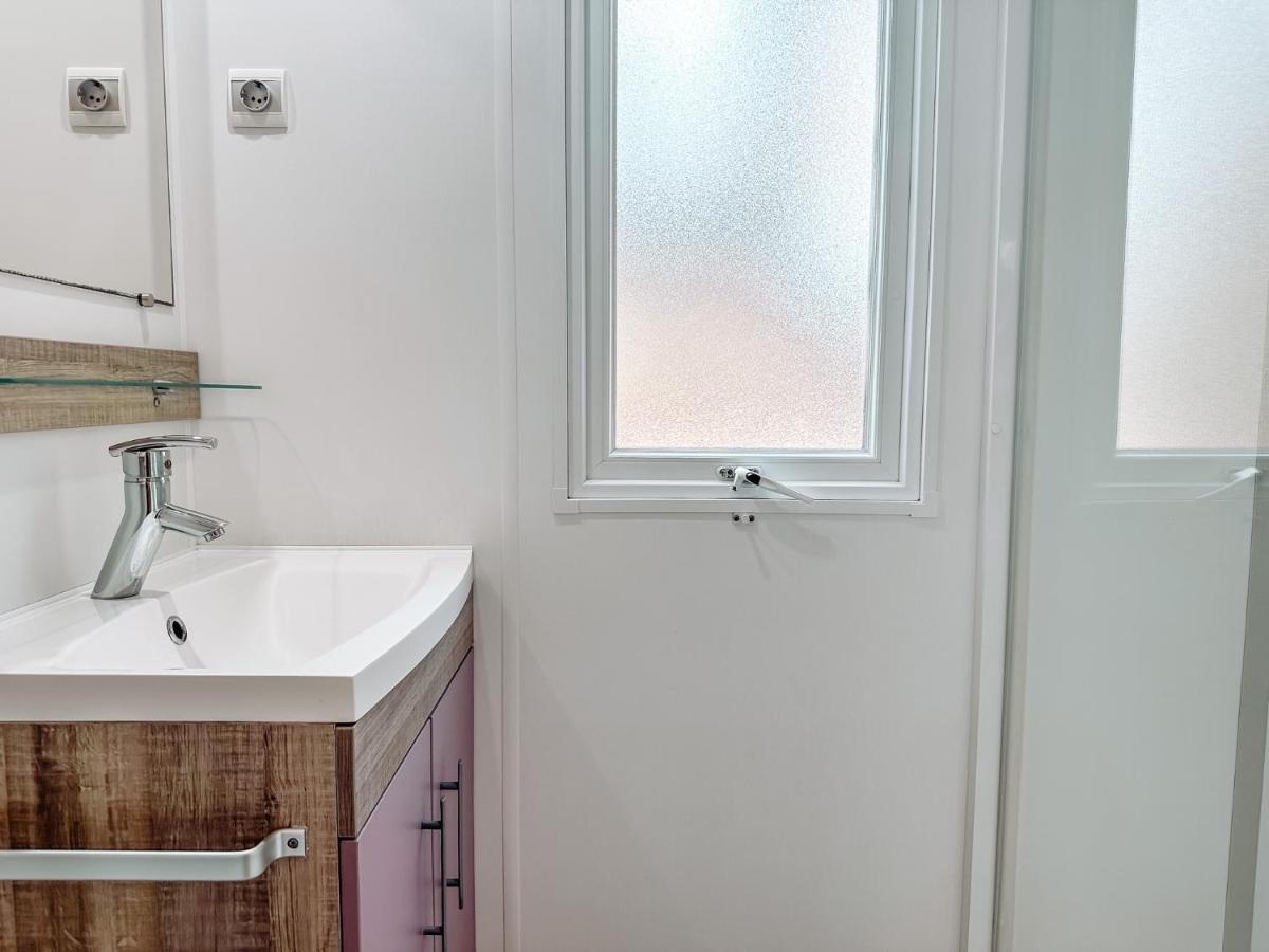 3 Bedroom Chalets Camping Lei Suves - Joycasa Roquebrune-sur Argens Εξωτερικό φωτογραφία